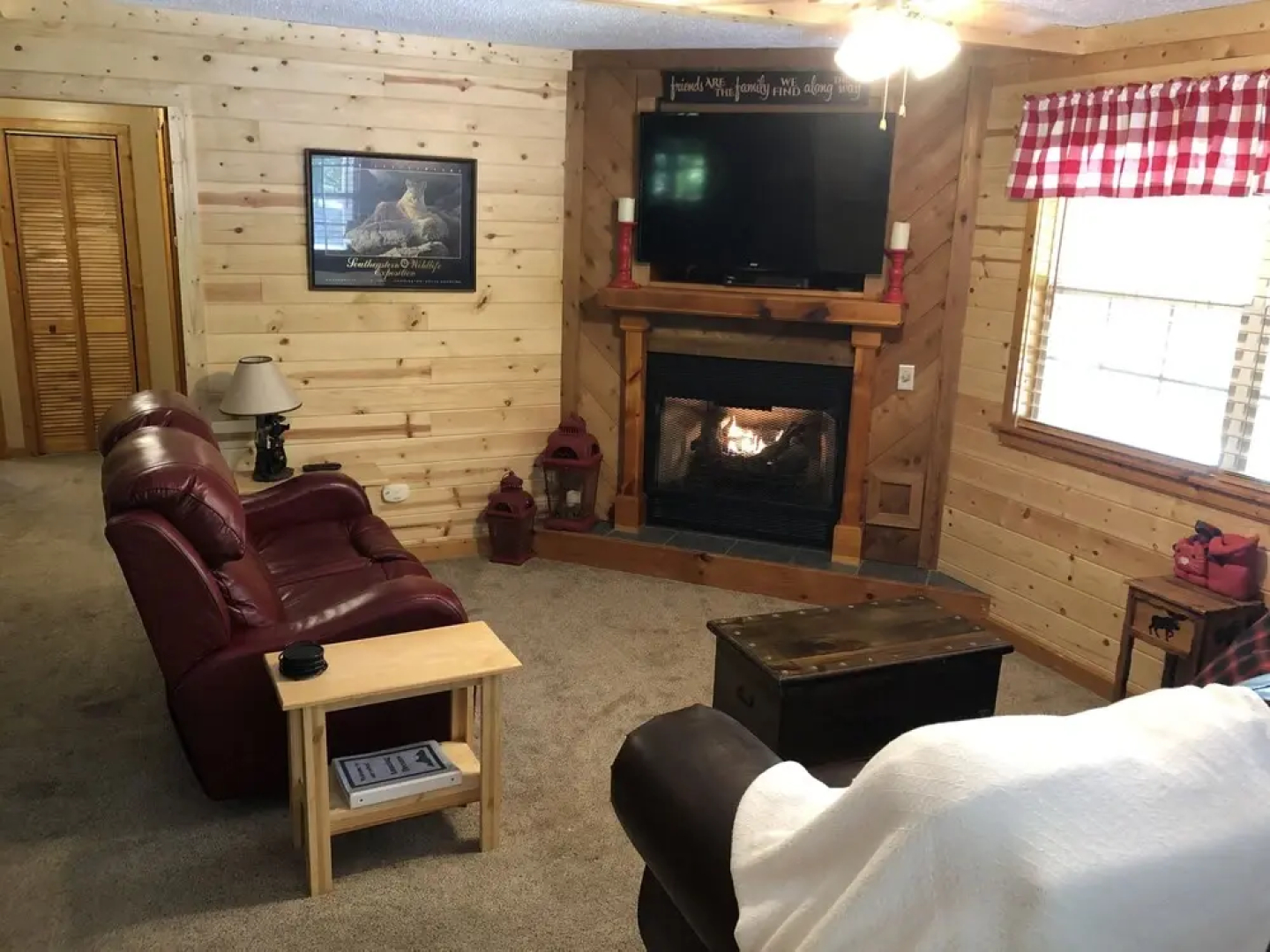 Amazing Dreams 2 Bedroom Cabin by RedAwning