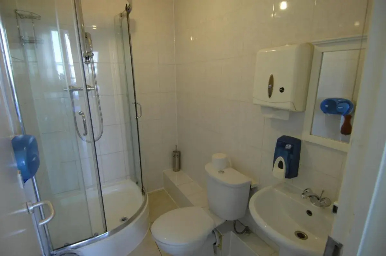 Barkston Rooms Earl's Court (formerly Londonears Hostel)