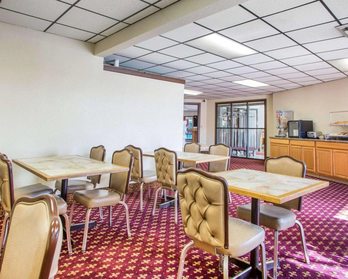 Econo Lodge Inn & Suites Stevens Point