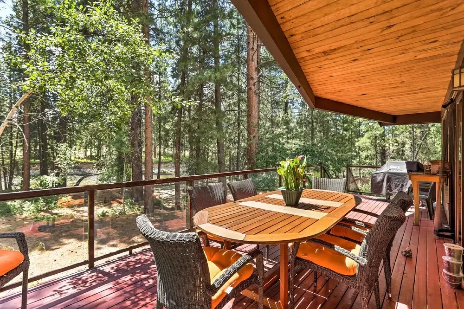 Riverside Winthrop Chalet w/ Hot Tub & 2 Decks!