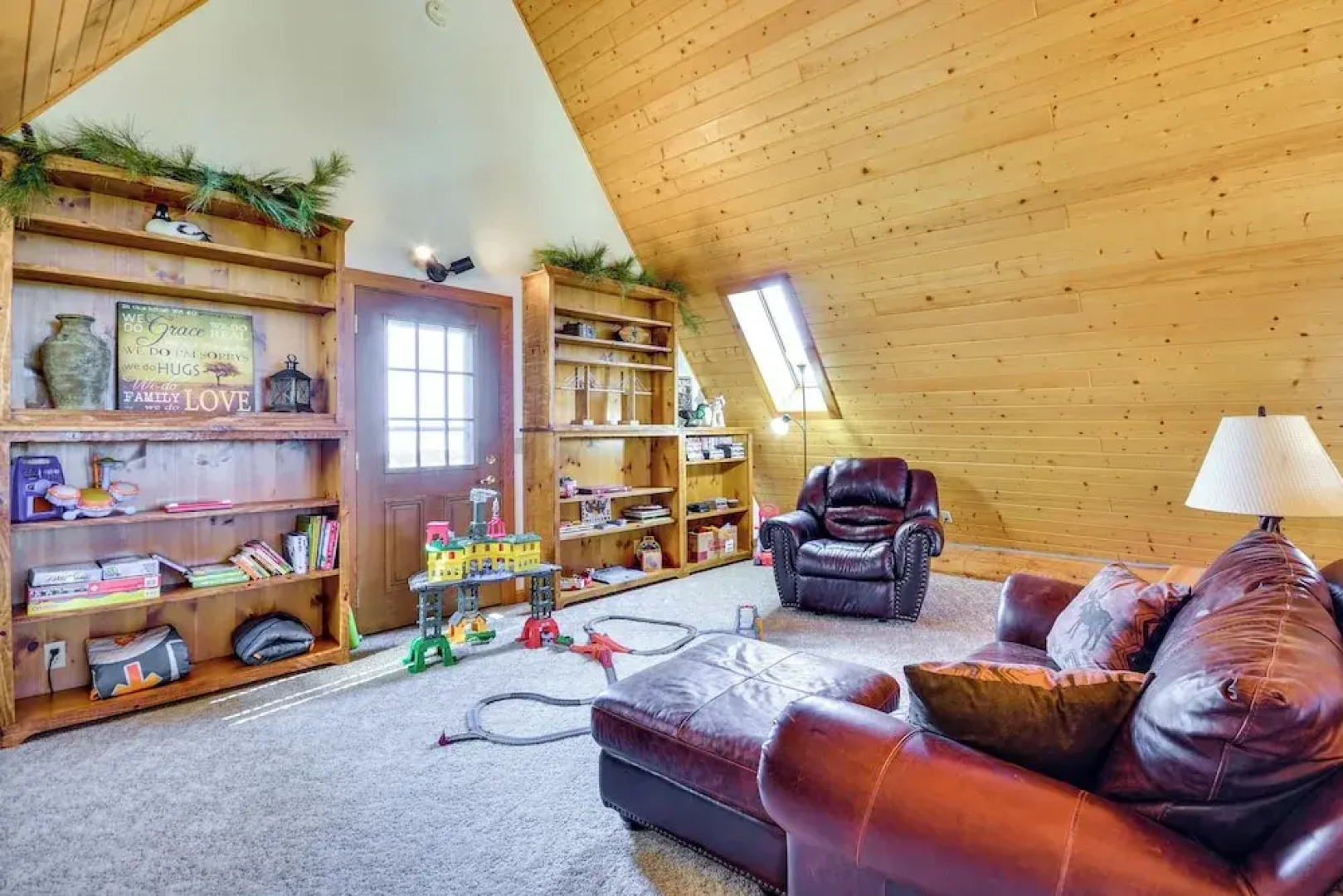 Roberts A-frame Log Cabin Near Red Lodge Mountain!