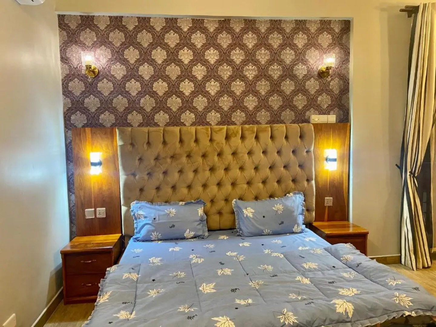 ROJO’s FULLY-FURNISHED 3-BEDROOM CONDO