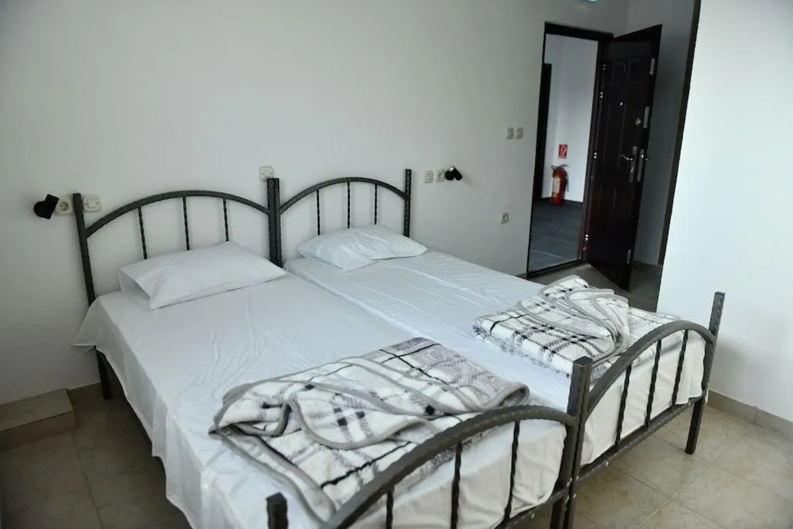 Hostel & Apartments Academy