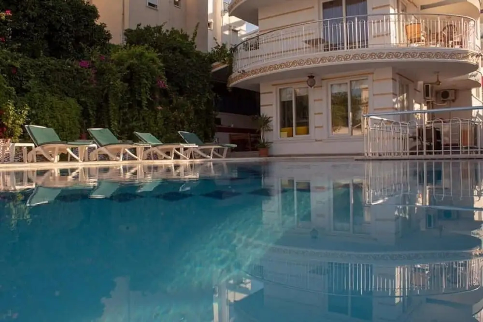 Un Side Apart Hotel