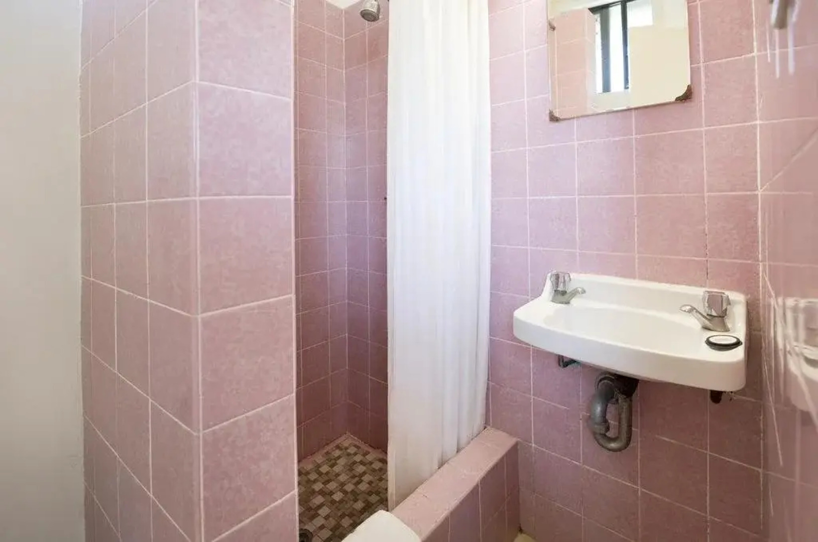 Roundabout Inn Gloucester