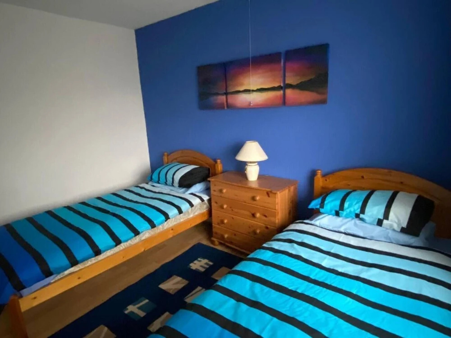 Quiet Secluded two Bedroom Bungalow With Parking