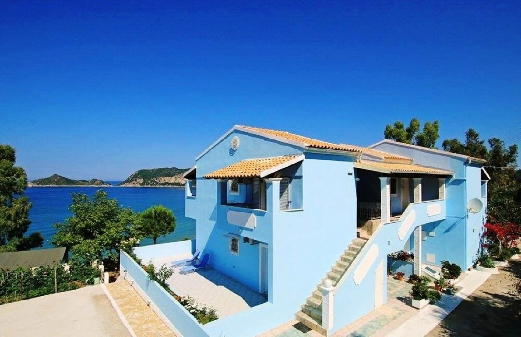 Agios Georgios - 2 Beds - Sleeps 5 - Free Parking