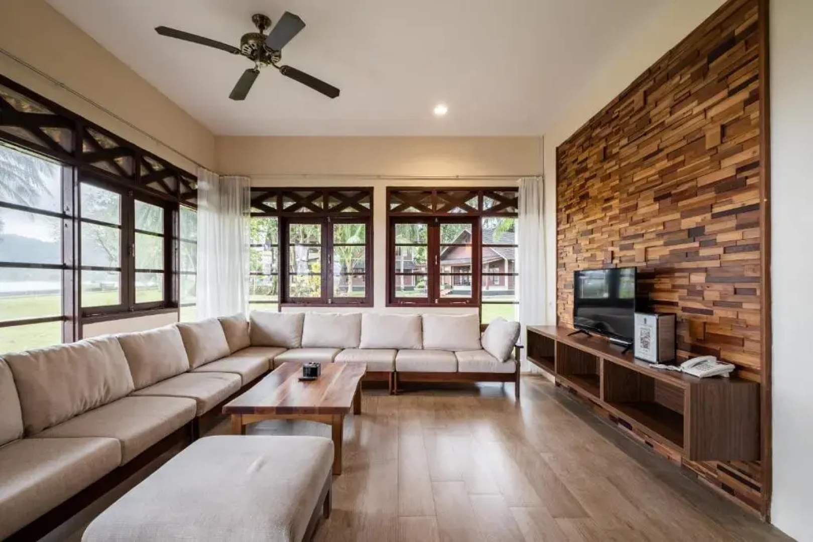 Mutiara Carita Cottages