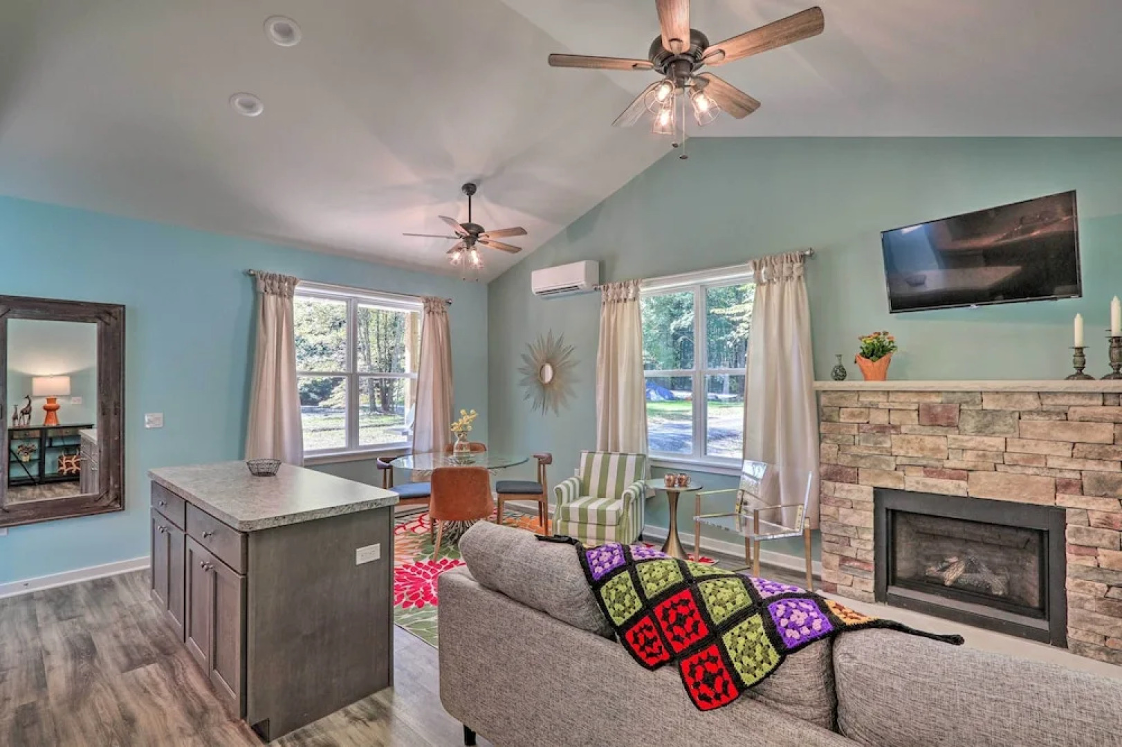 16 Mi to Ski Slopes! Creekside Poconos Cottage