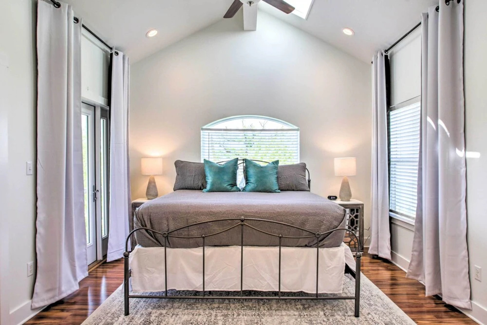 Waveland Abode w/ Patio, Walk to Beach!