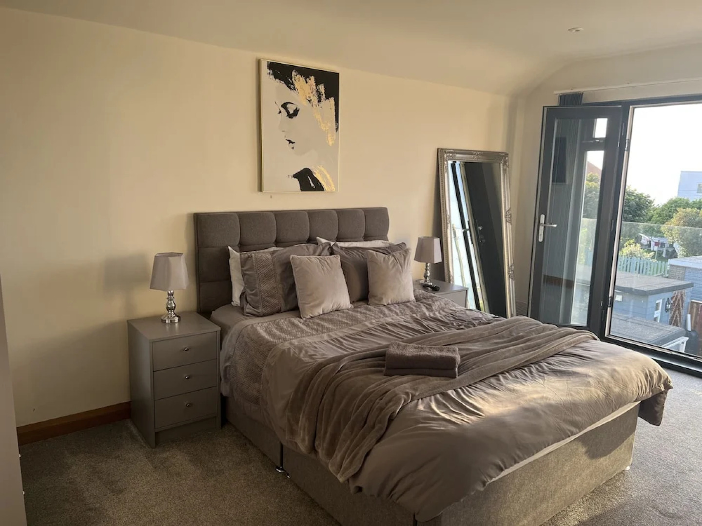 Broadway Beach Homes Airbnb With Hot tub