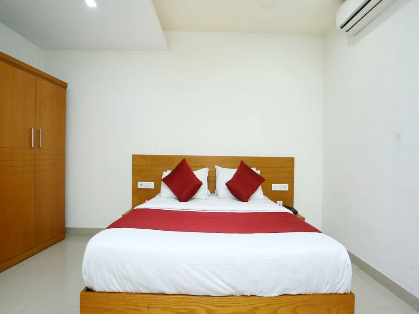 OYO 15560 Assent Inn