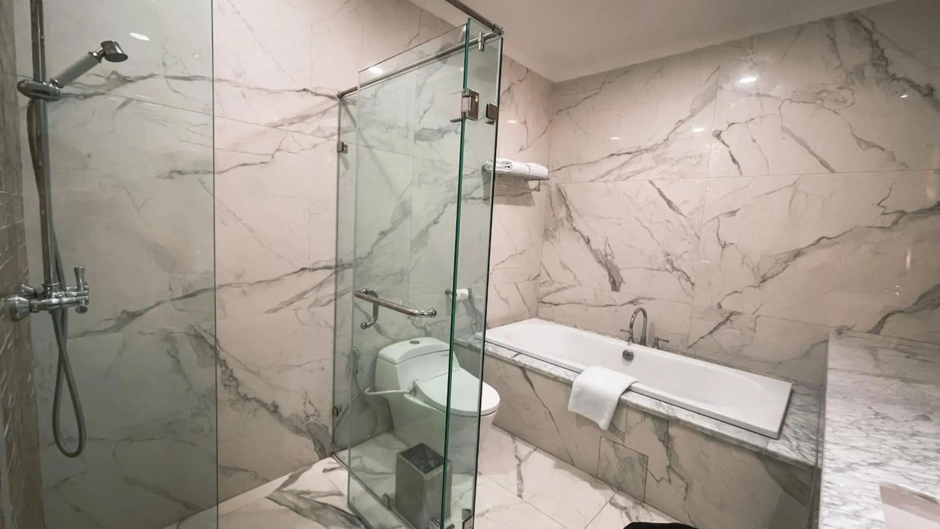 The Grantage Hotel & Sky Lounge