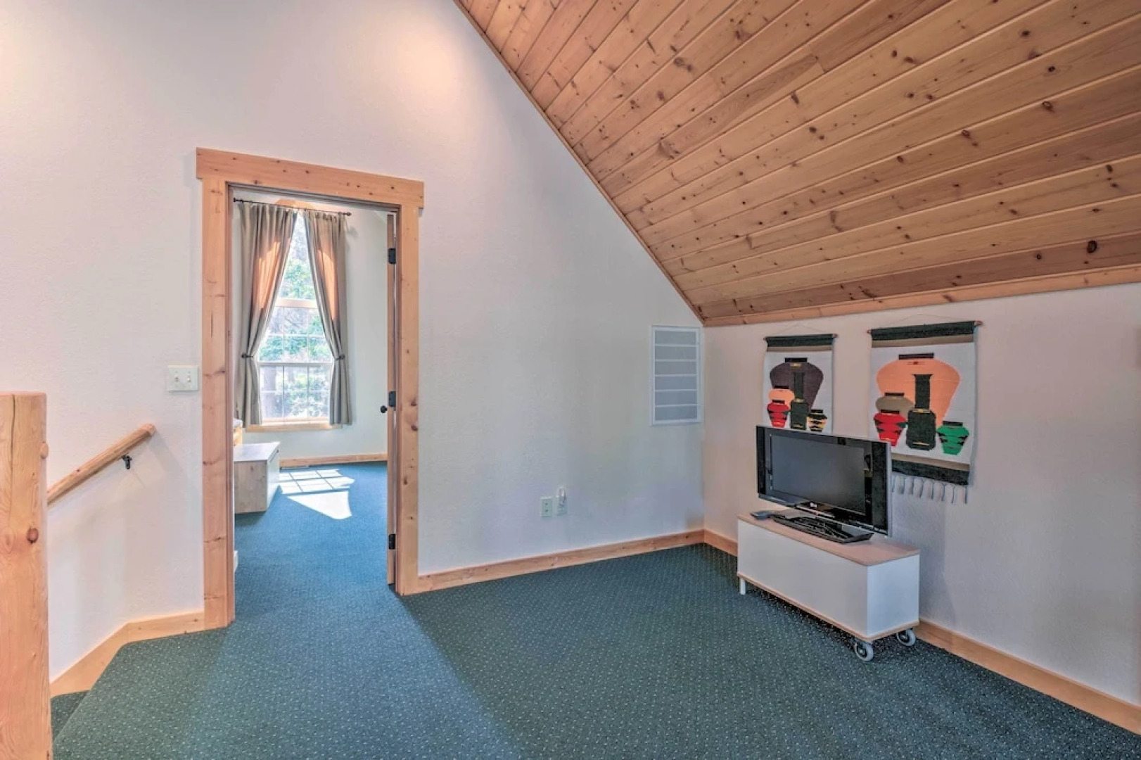 Klamath Falls Family Cottage: Hike & Explore!