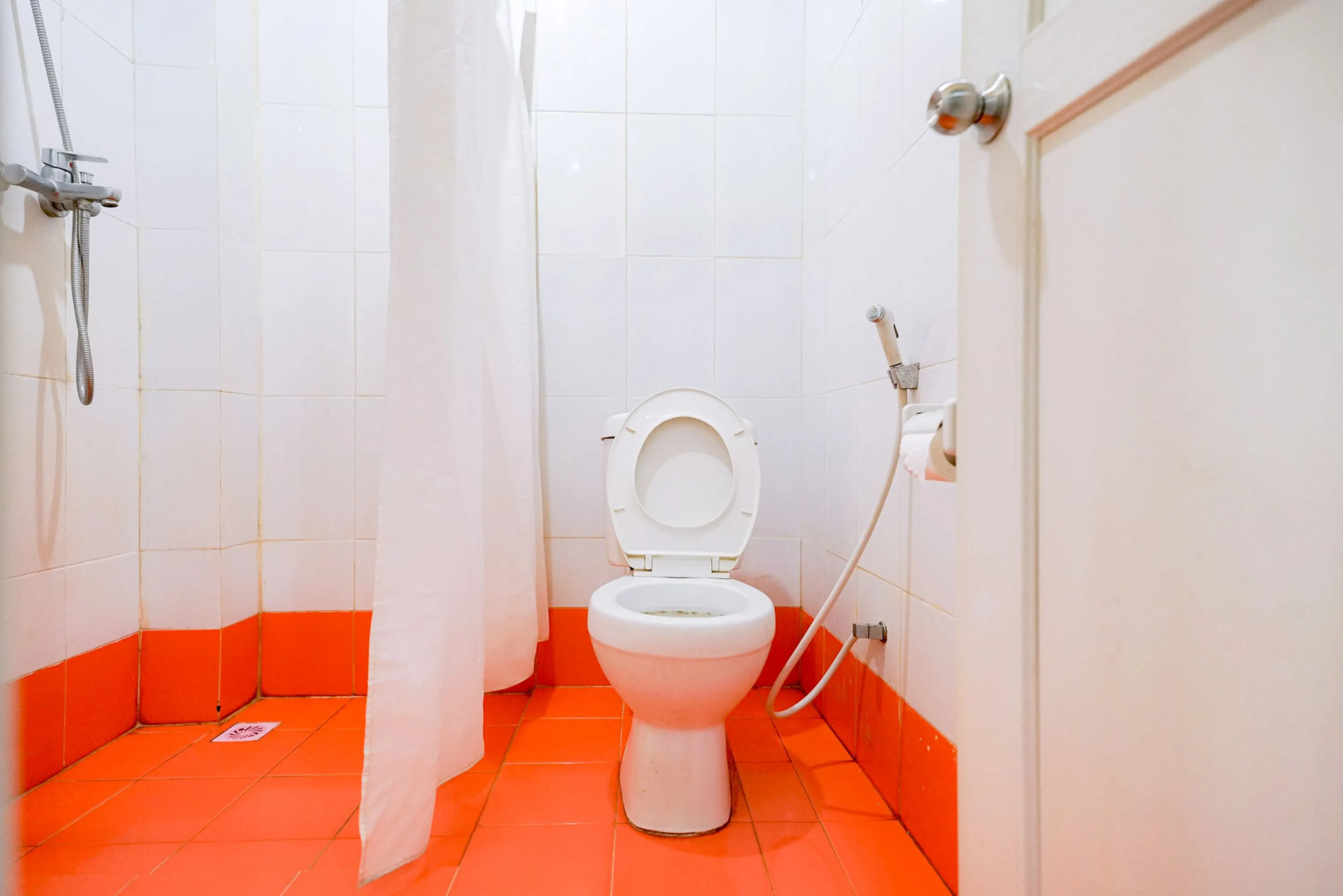 RedDoorz Plus @ Jalan FL Lumban Tobing Sibolga