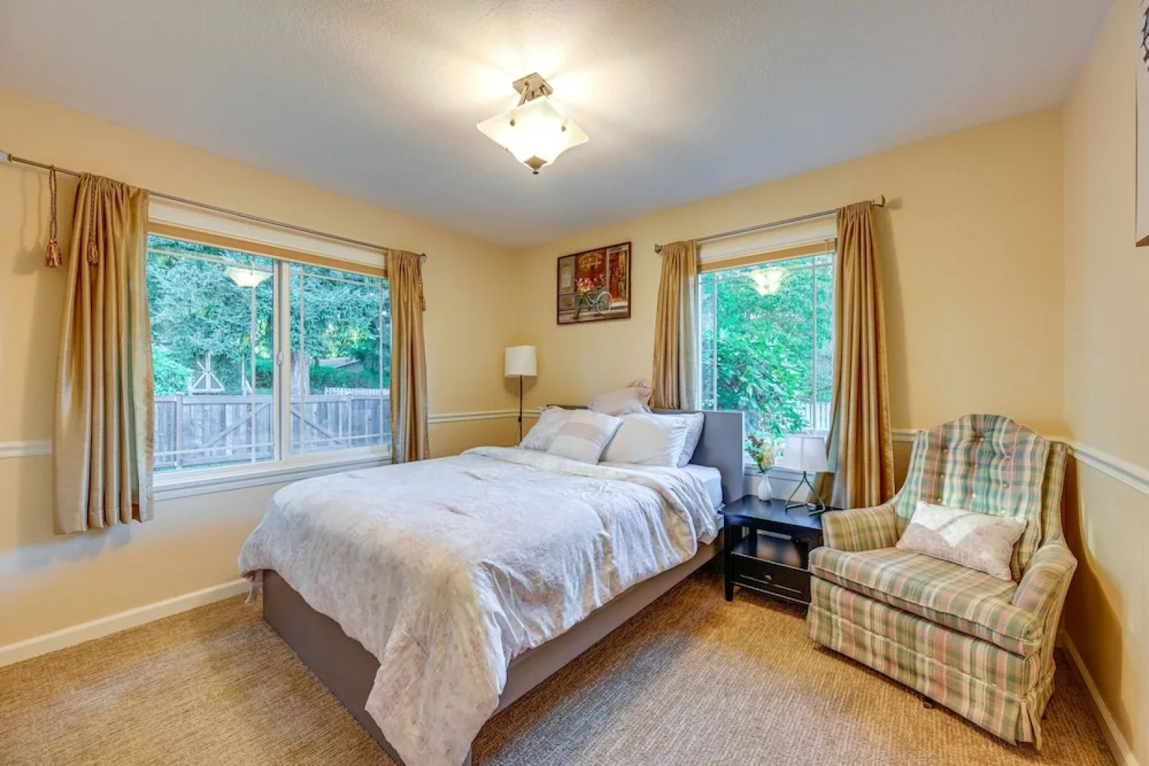 Enchanting Puyallup Home w/ Spacious Deck!