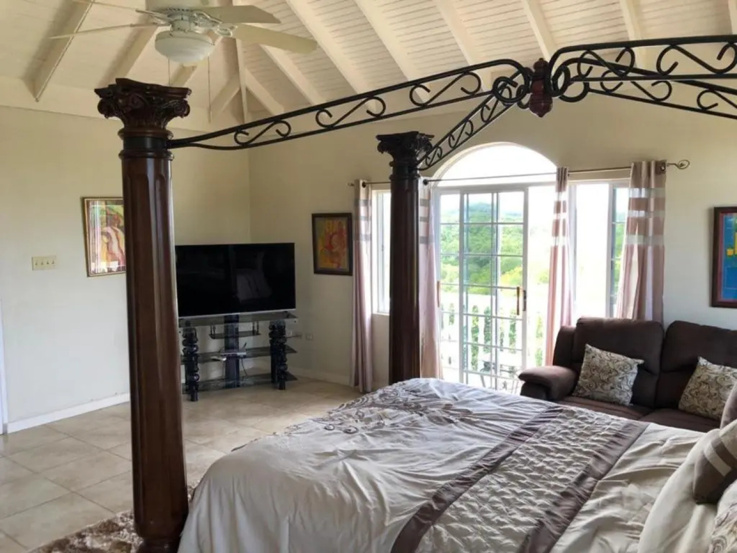 Retreat Guesthouse Luxury Suites