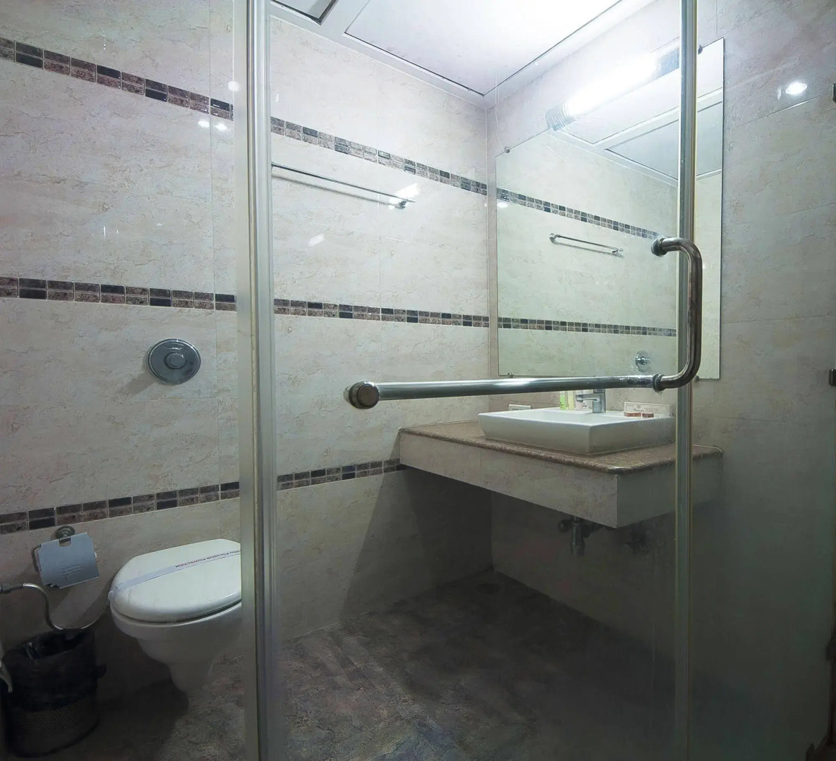 OYO Flagship 113 Golden Temple Road