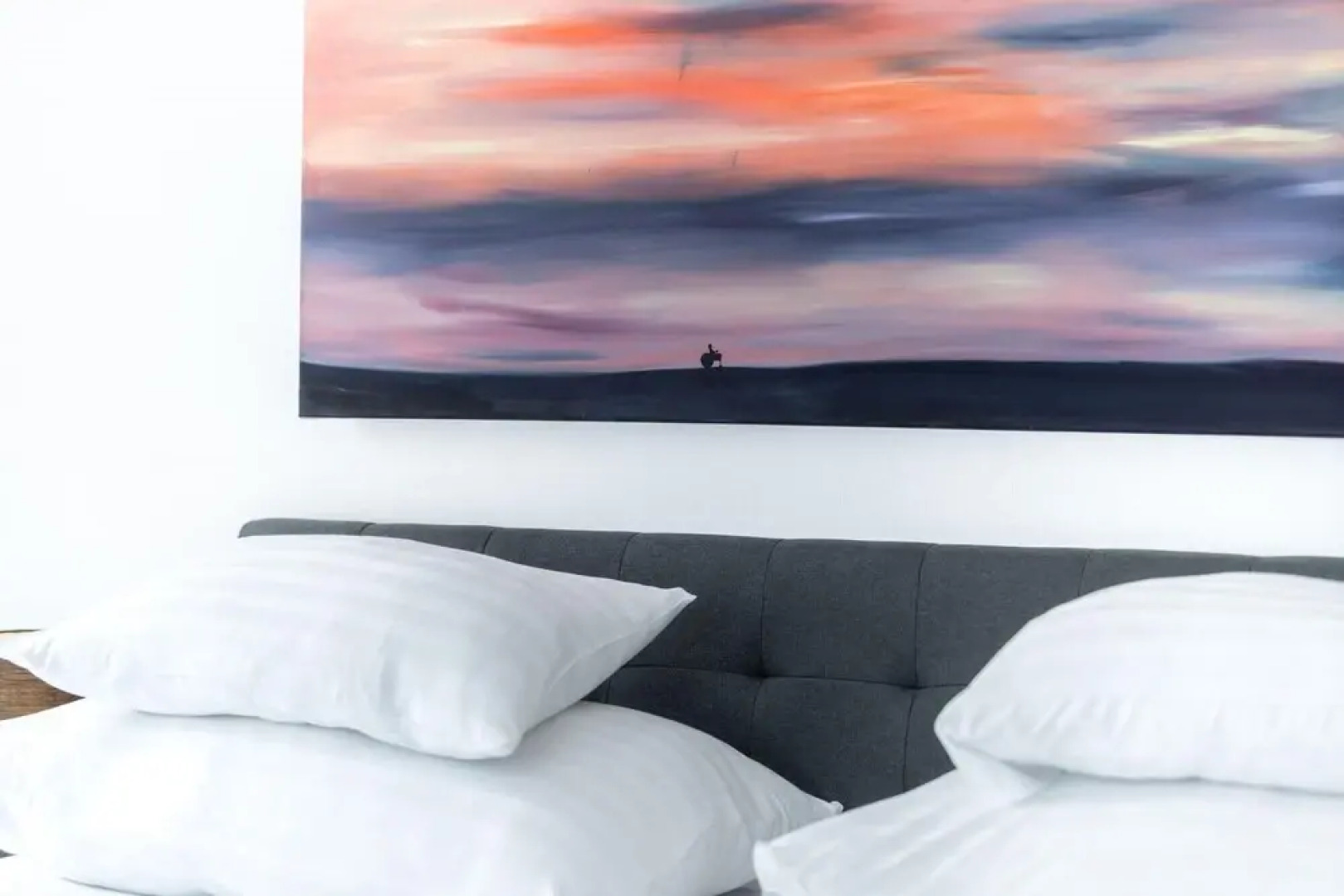 Deluxe Studio Art Collection With King Bed View and Air Conditioning