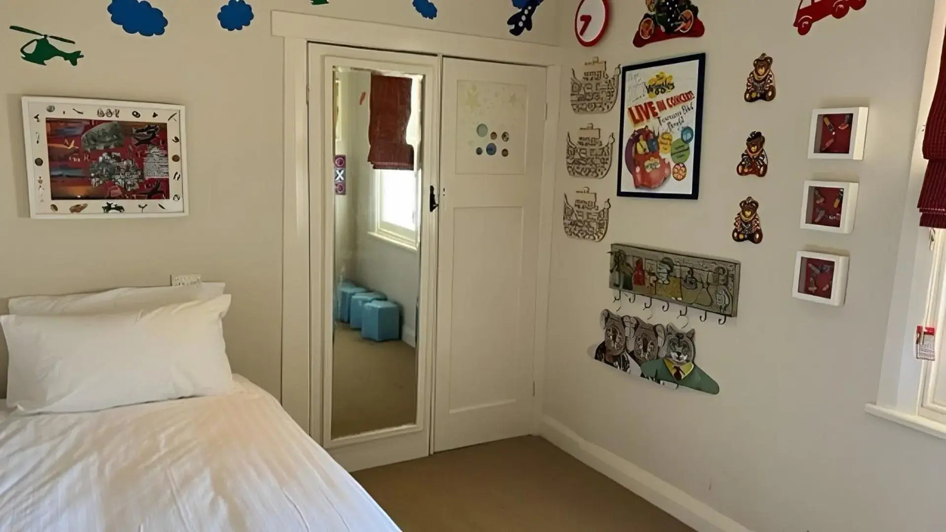 Robin Hill Manor - rambling retreat & tennis court