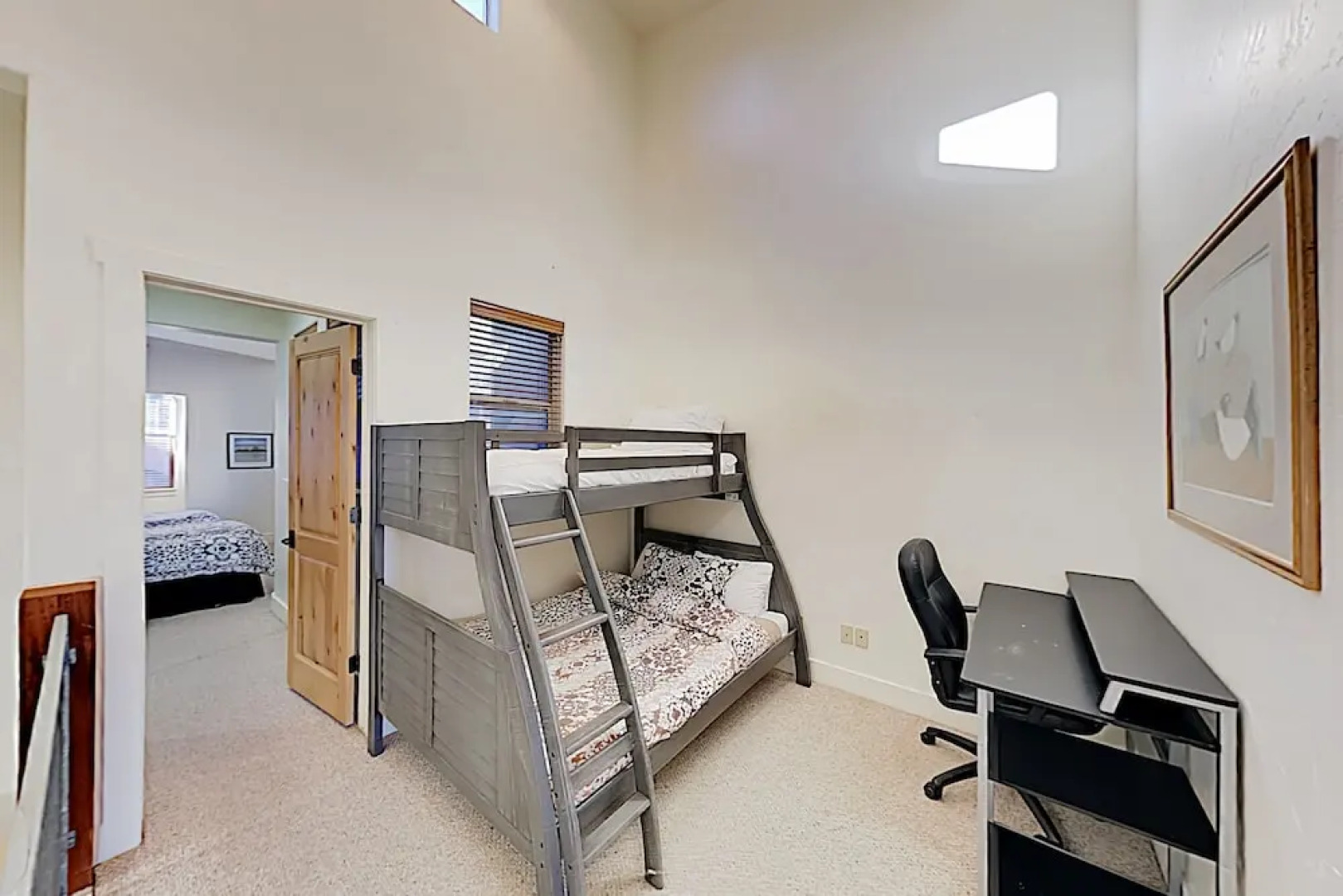 2BR Newpark Townhouse with Hot Tub by RedAwning