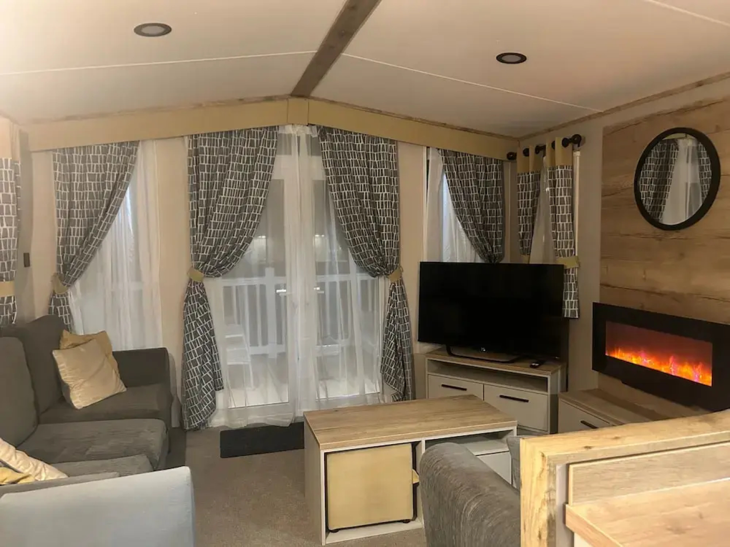 Hafan y Mor Park 3-bed Caravan, Sleeps 8, Pets Ok