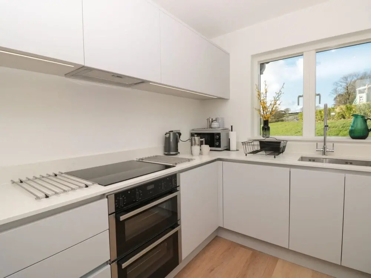 4 Court Terrace, Hillfield Village