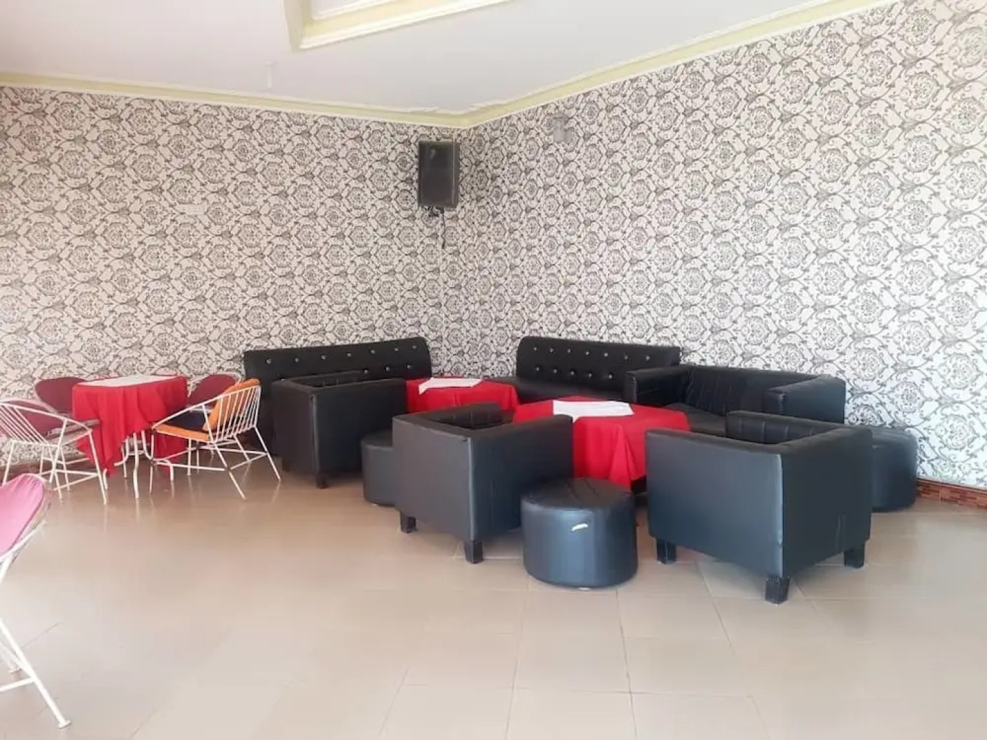 Happy Wallet Gardens Hotel