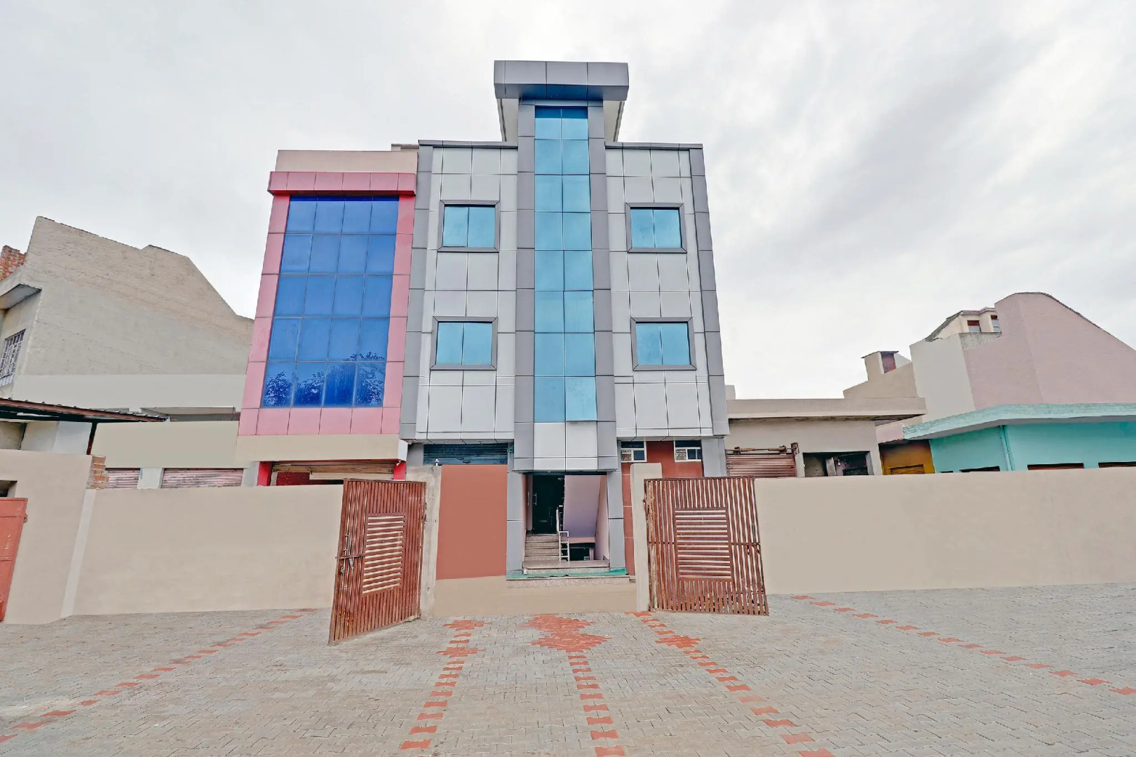 OYO 45391 Hotel Ananda & Restaurant