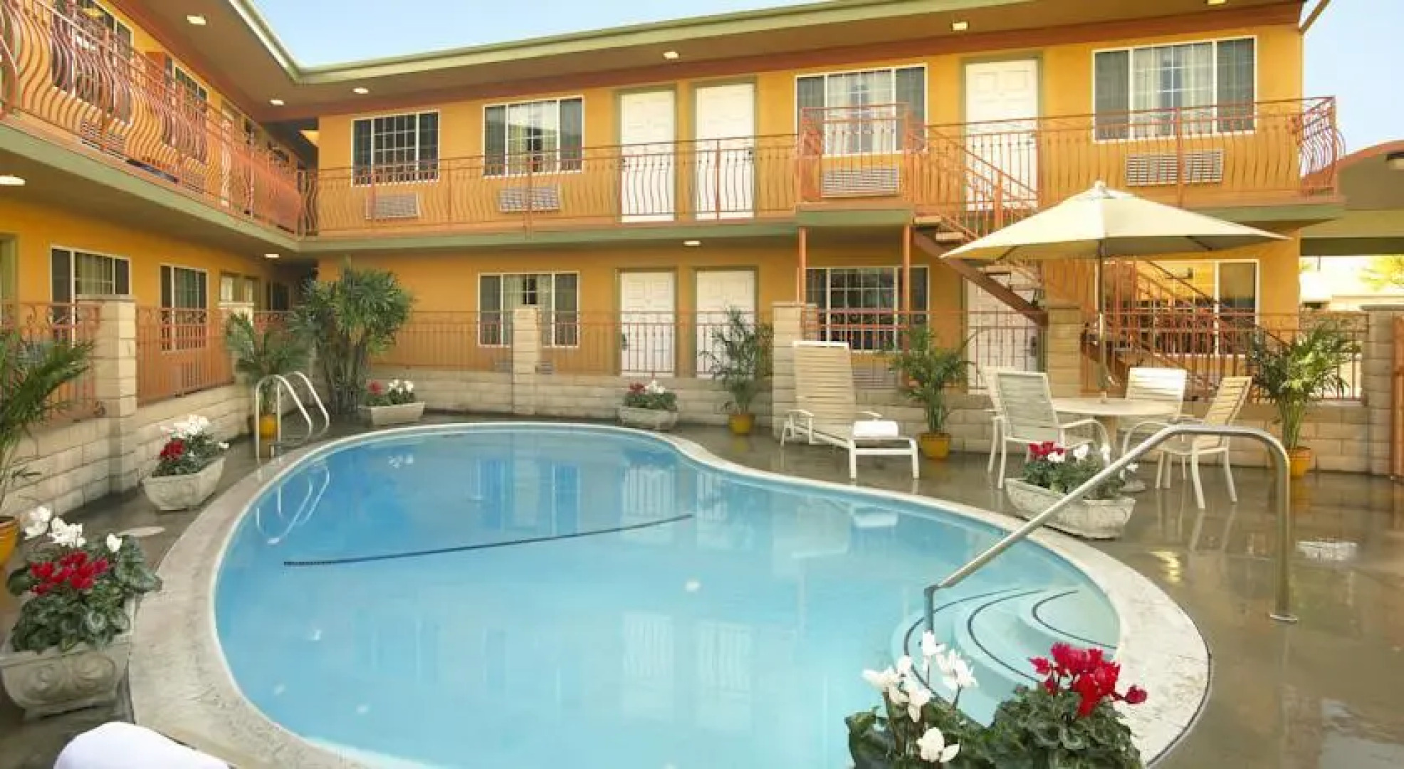 Studio Inn & Suites Downey