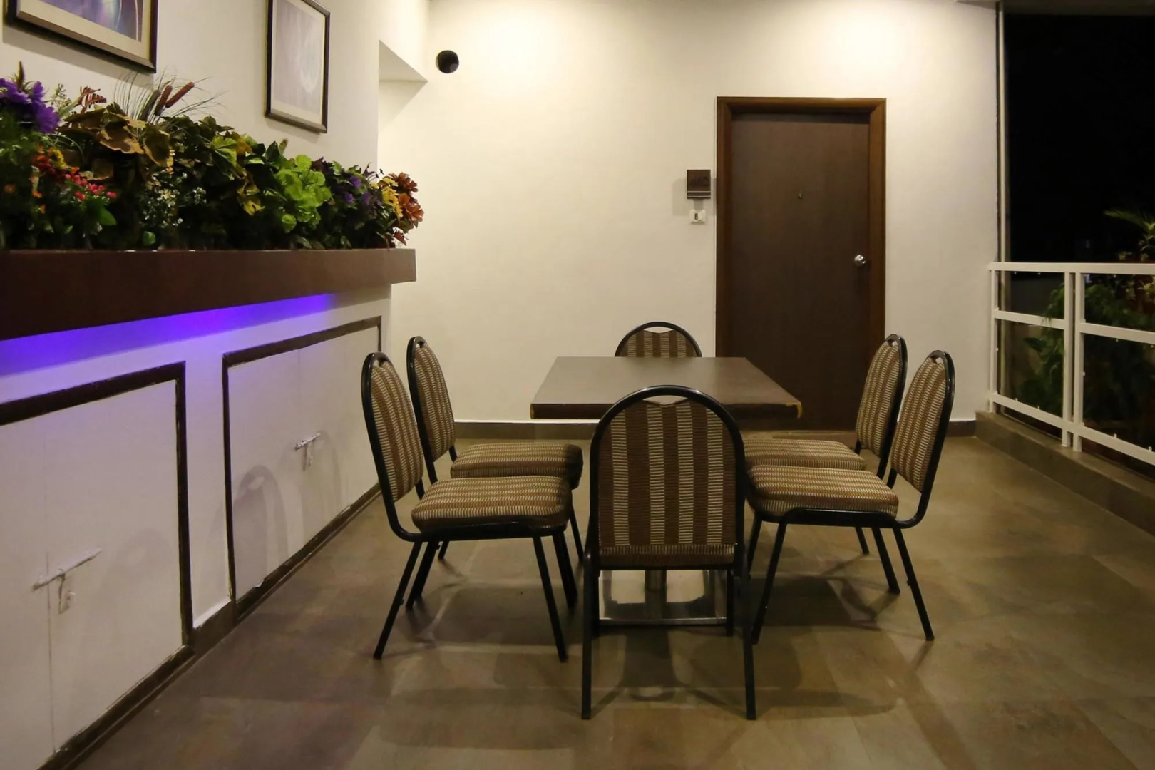 OYO Rooms Mahanadu Road Extension