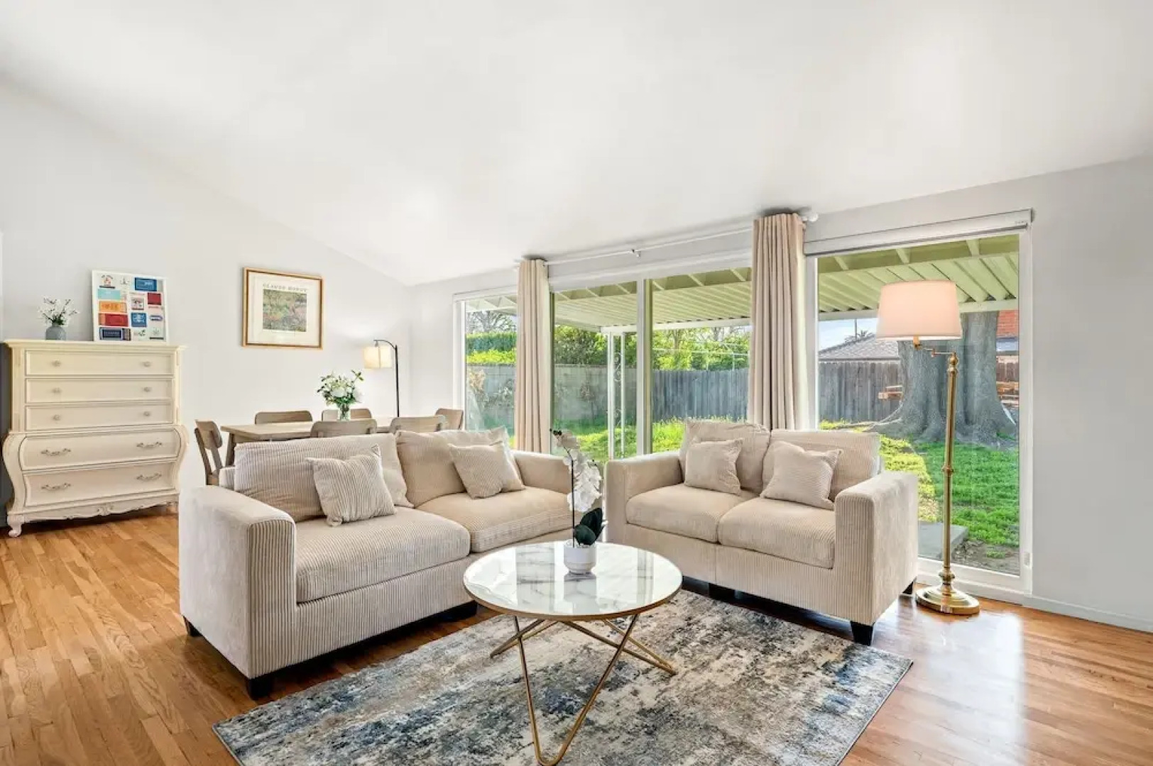 Perfect Family Home With Fireplace Spacious Yard