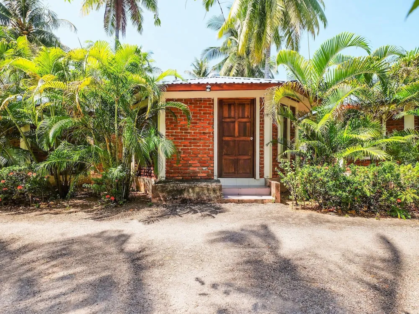 Marina House by OYO Rooms