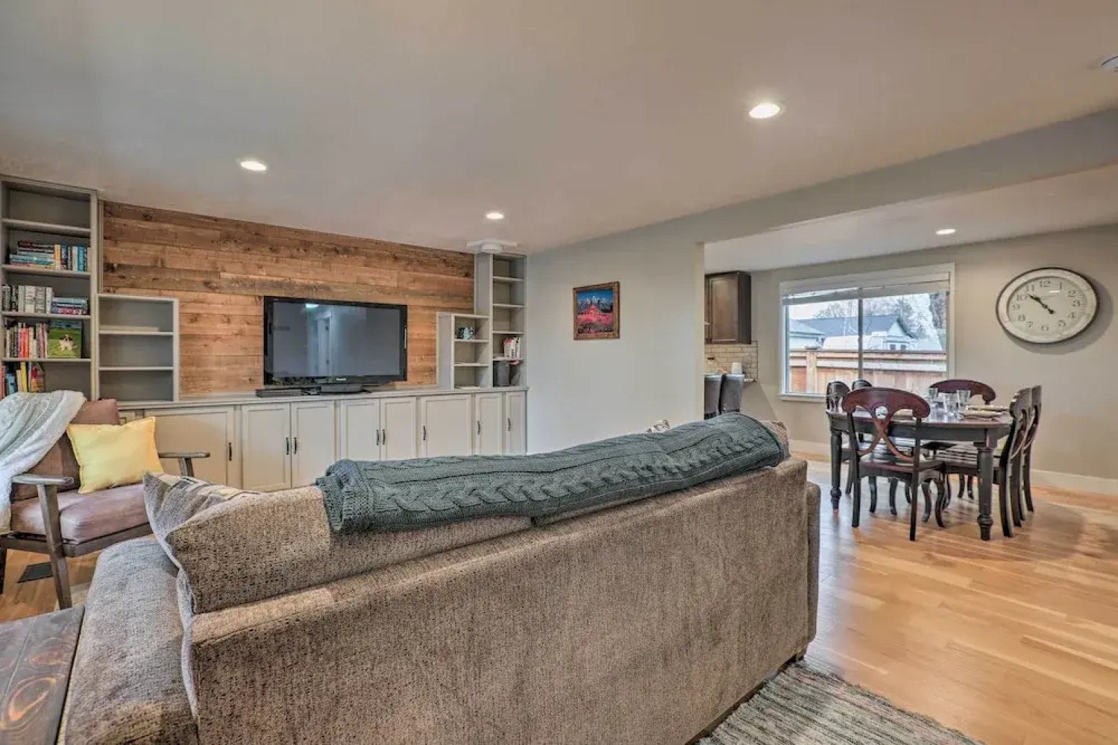 Family-friendly Redmond Getaway: Walk to Dtwn