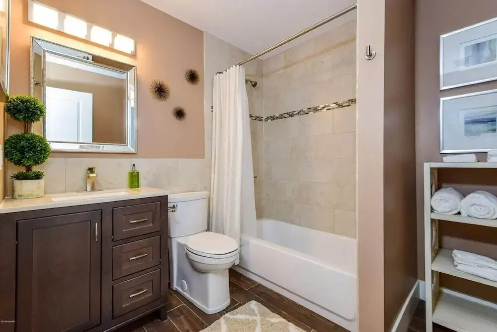 Third Coast Hideaway - Saugatuck - Douglas Downtown Area - Spacious & Spotless