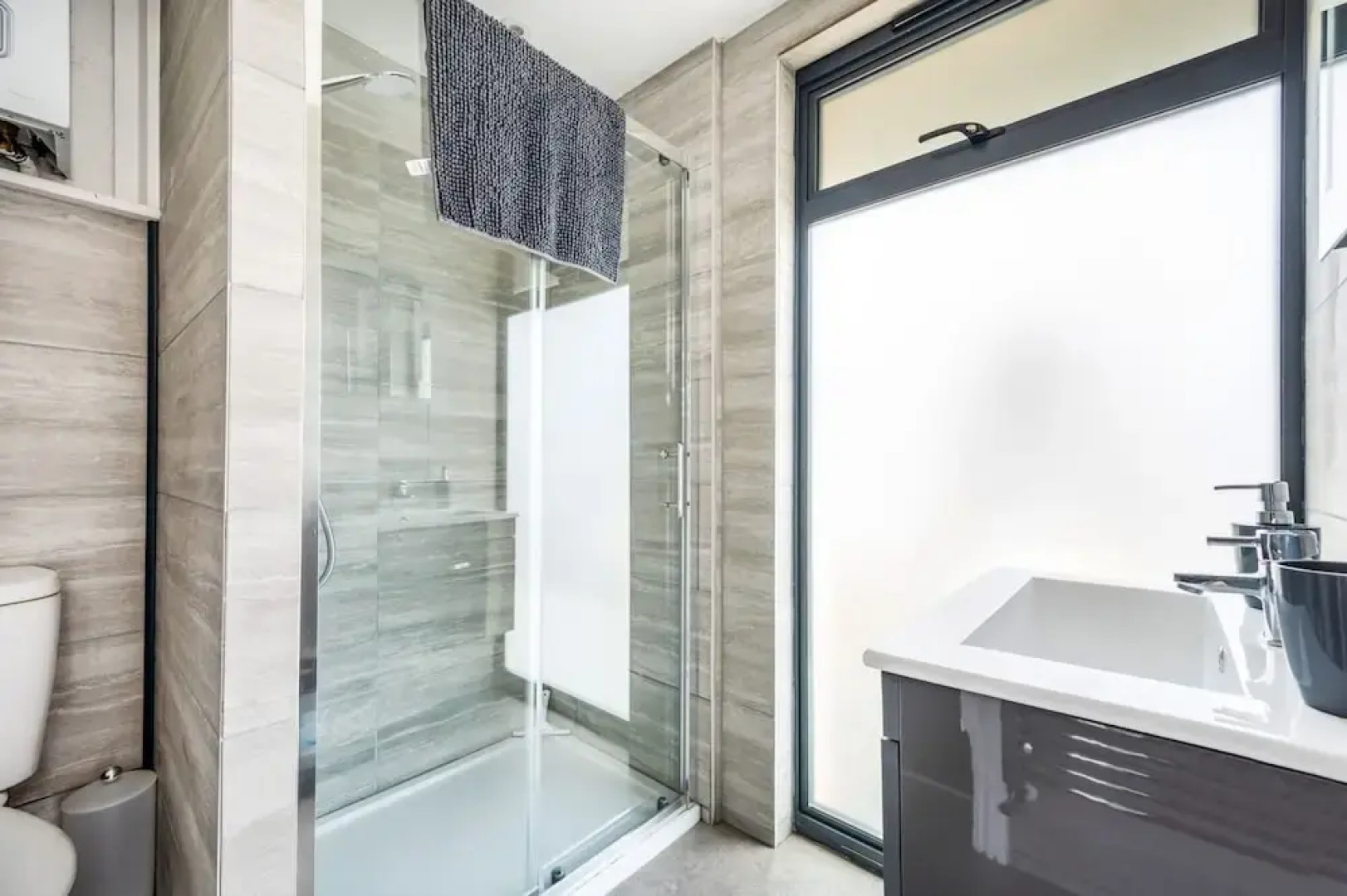 Family Beachfront House With 2 Kayaks Sleeps 10