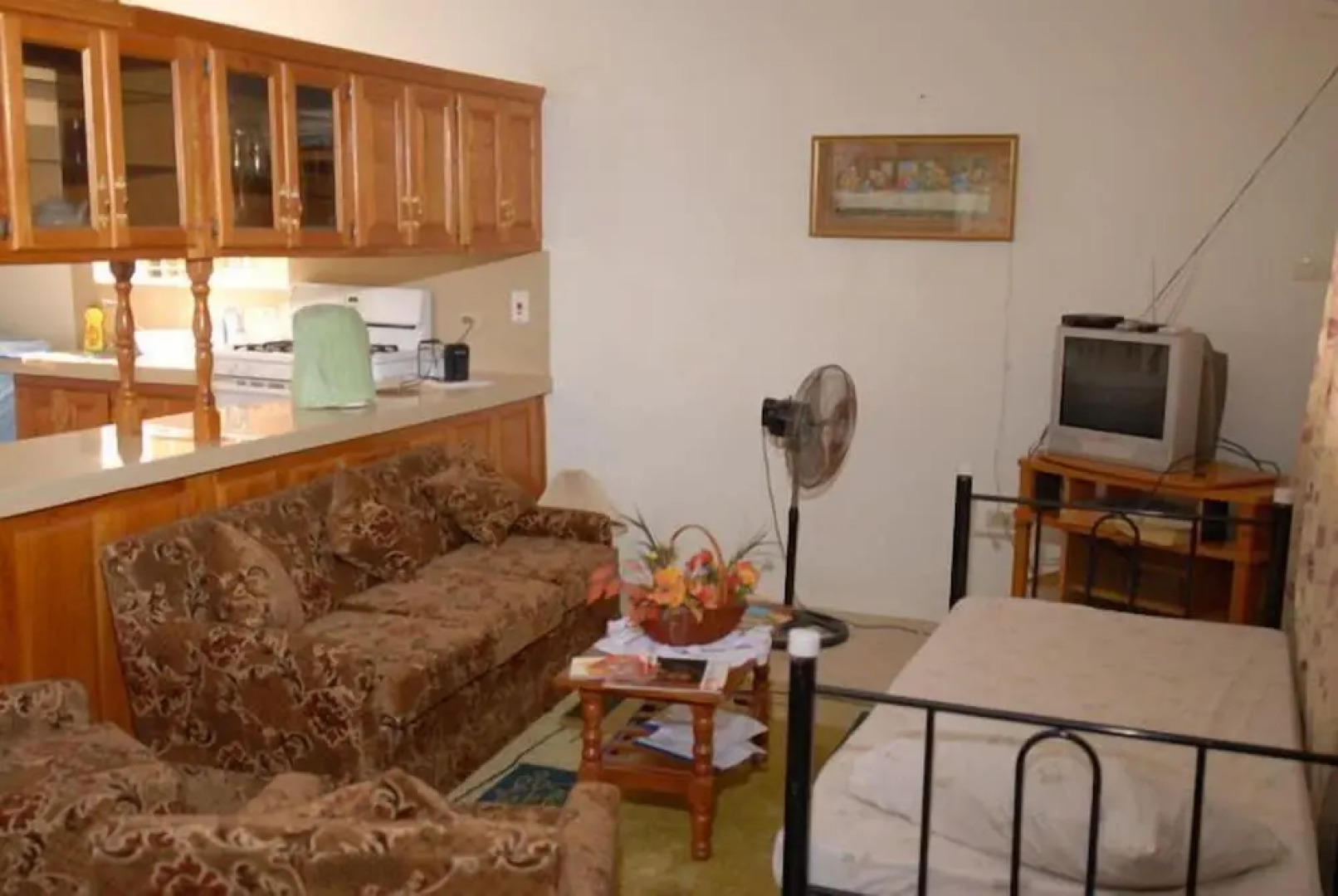 J&G's Tropical Apartments