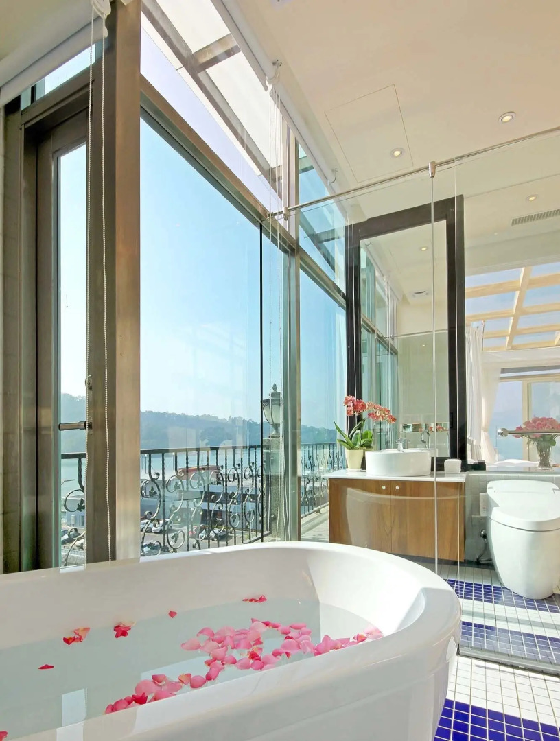 Shuian Lakeside Hotel