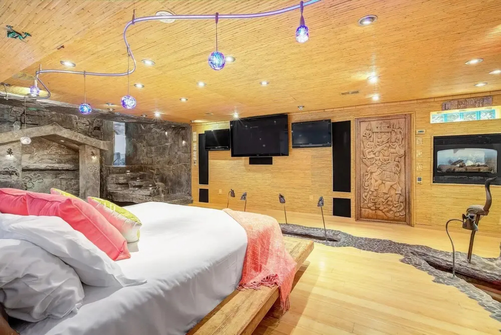 Stunning One of a Kind Tropical Zen Paradise!