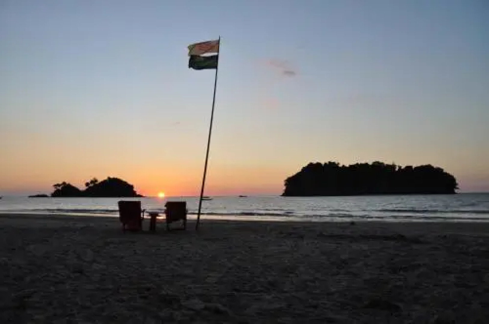 Tawan Bar and Bungalow