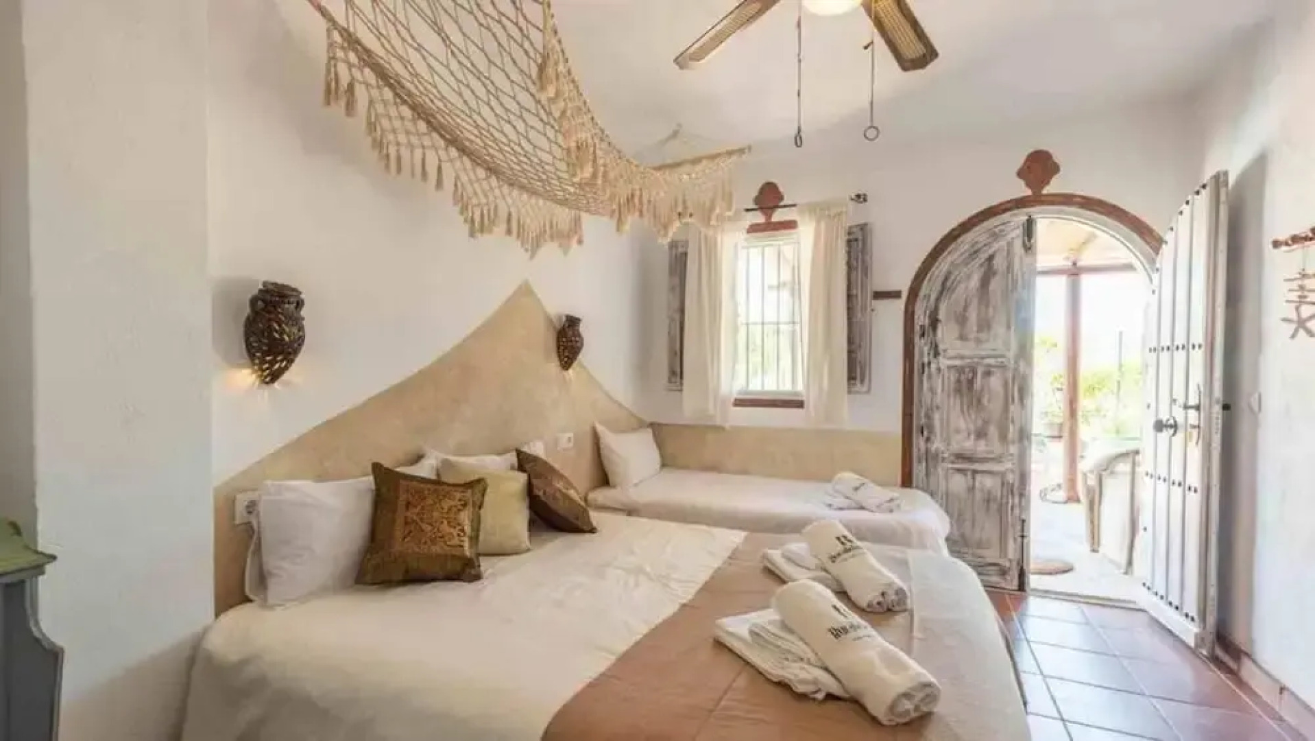 Sayalonga Villa Retreat With 7 Bedrooms