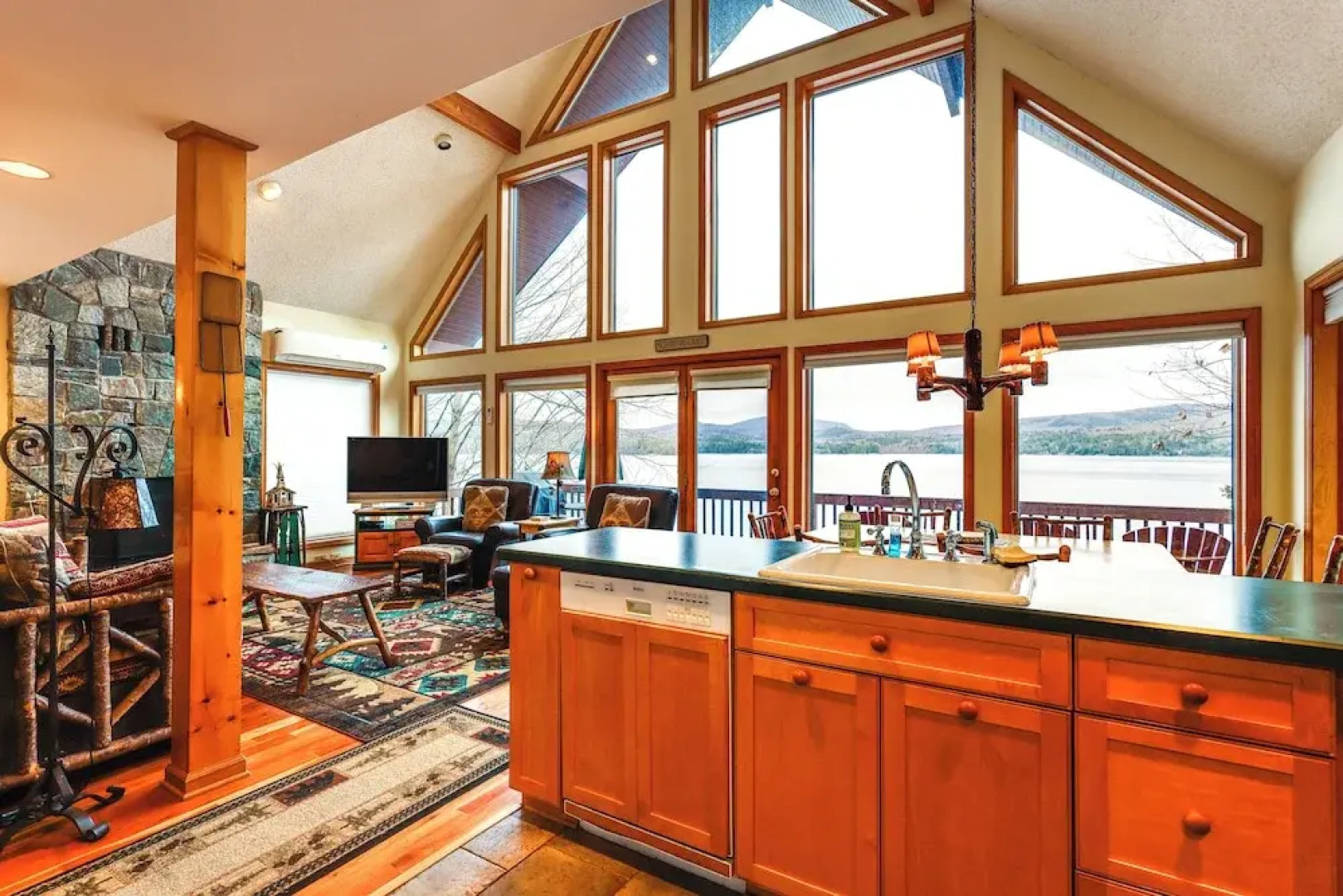 'sweet Serenity' Schroon Lake Family Retreat!