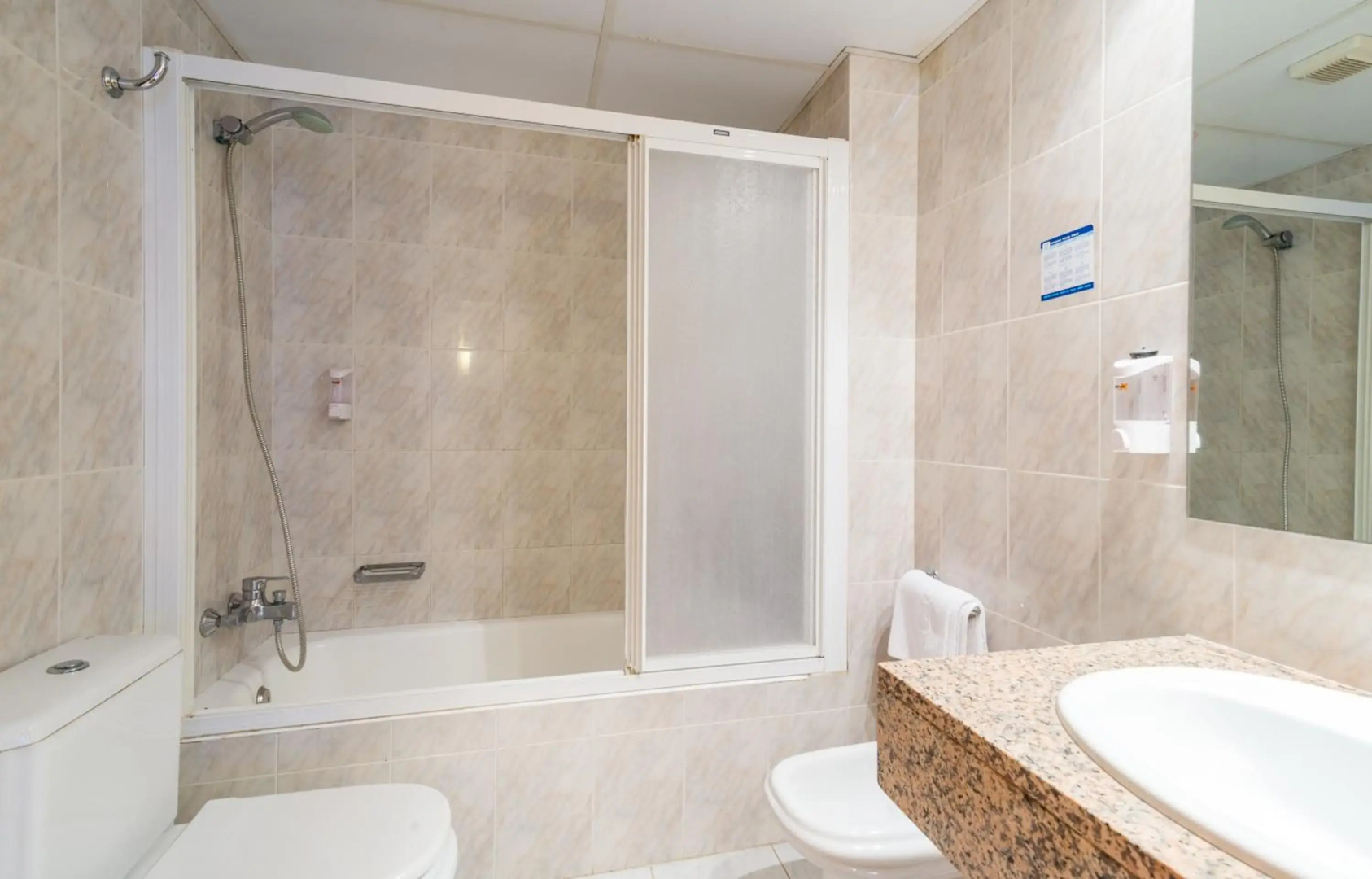 Hotel & Diving les Illes