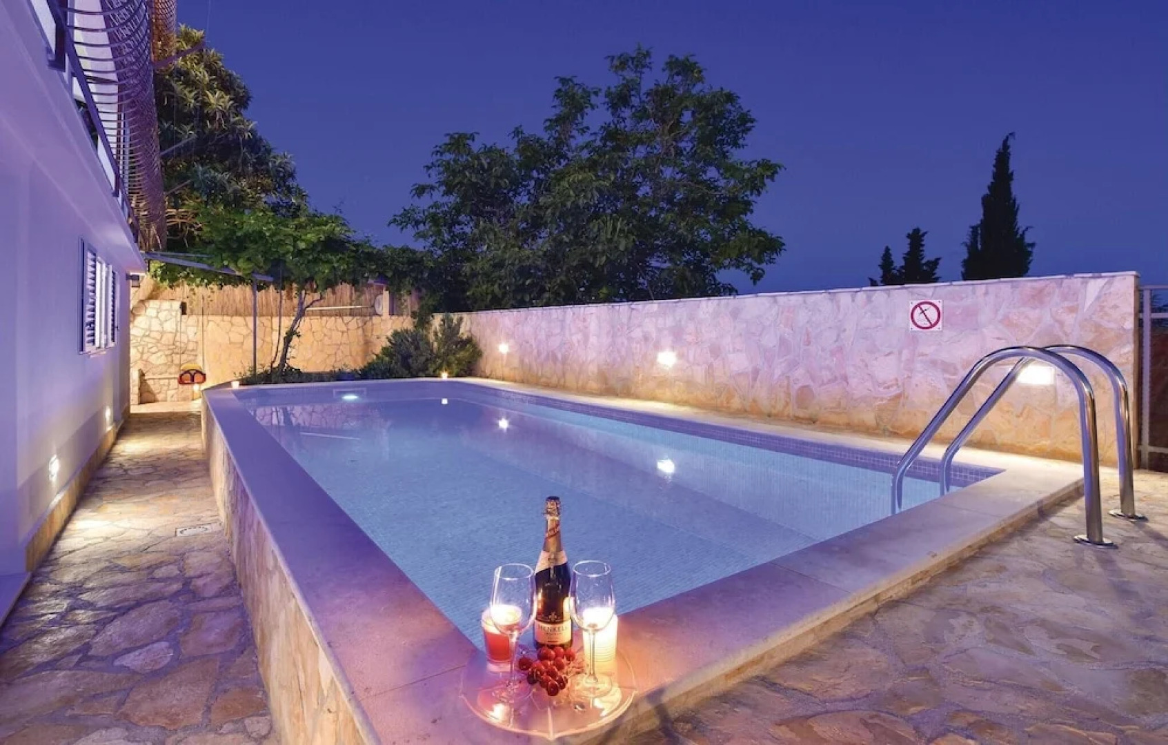 Stunning Home in Okrug Gornji With Jacuzzi, Wifi and 6 Bedrooms