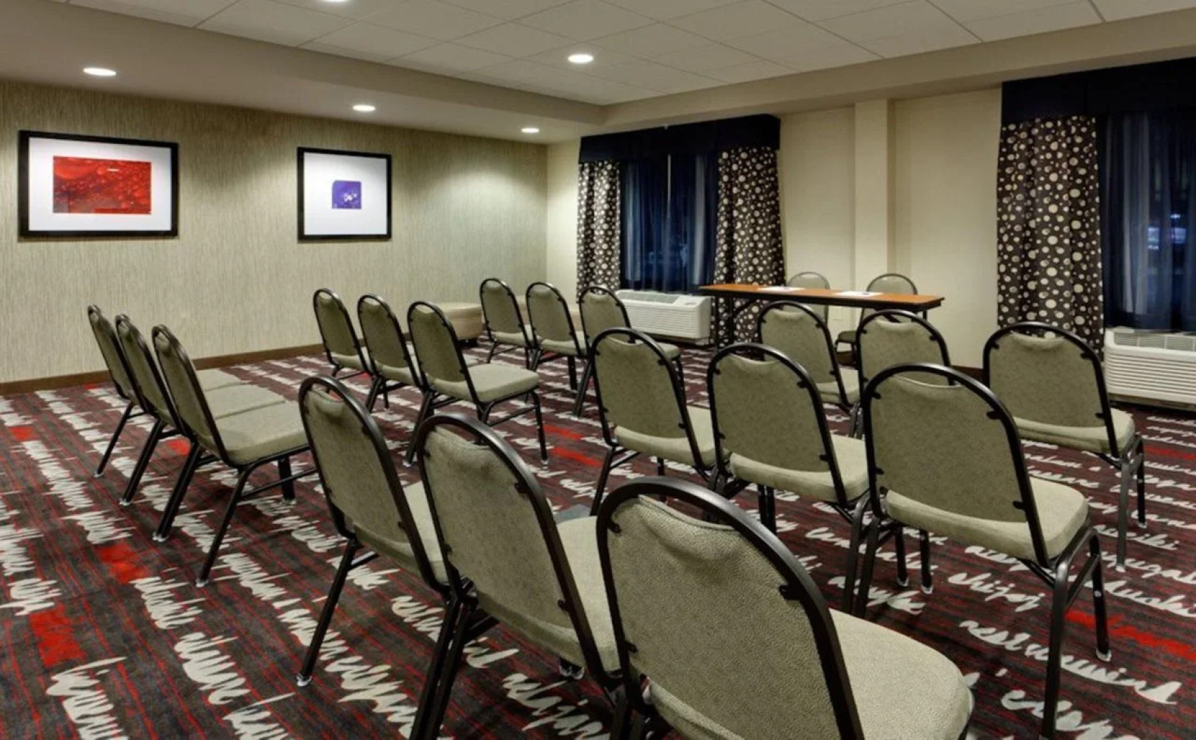 Holiday Inn Express Hotel & Suites York NE - Market by IHG