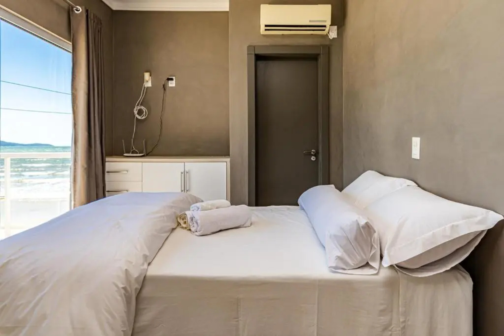 Duplex pé na areia com vista deslumbrante RAT001