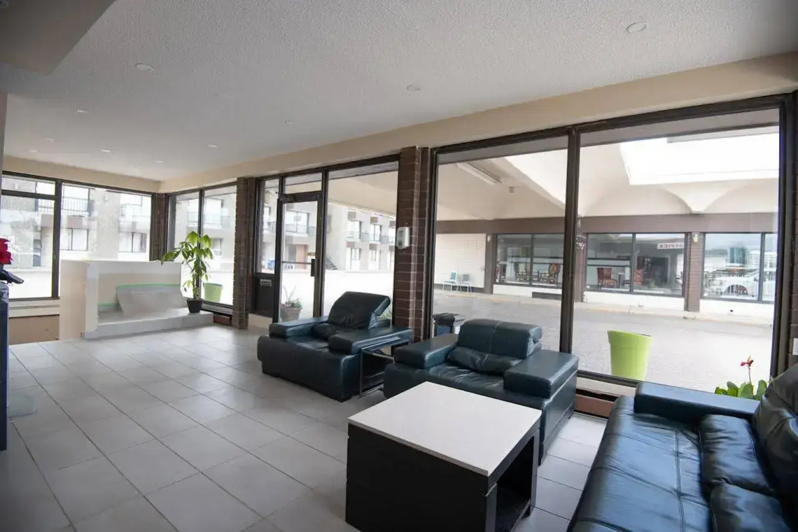 North Star Inn & Suites