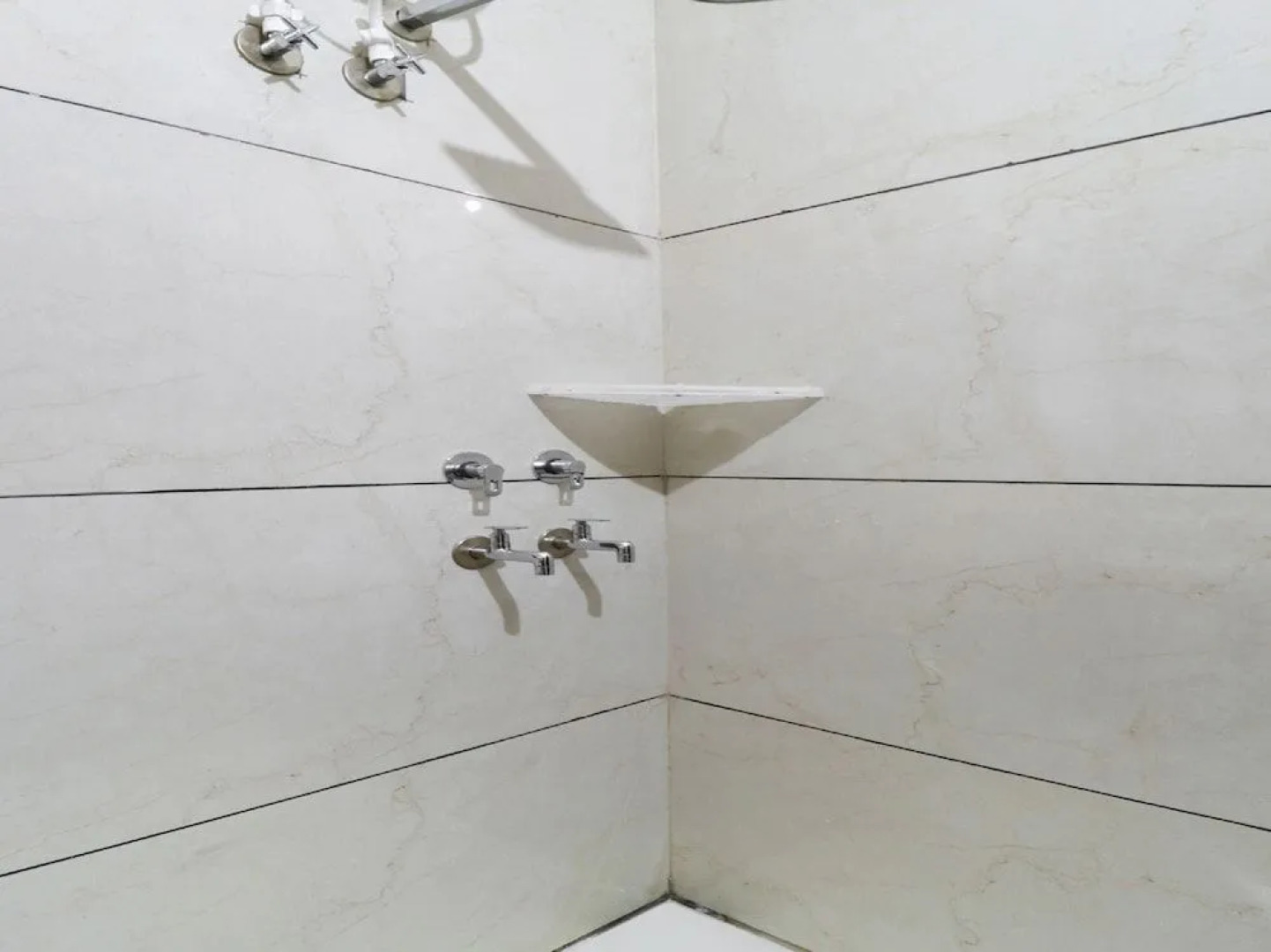 Oyo 45965 Hotel Krishnam