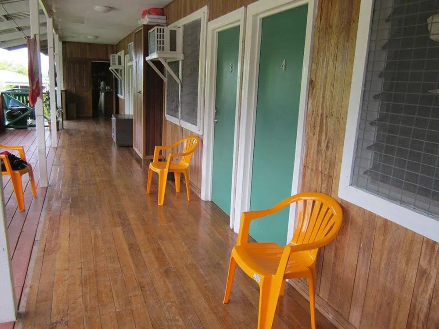 Qua Roviana Motel
