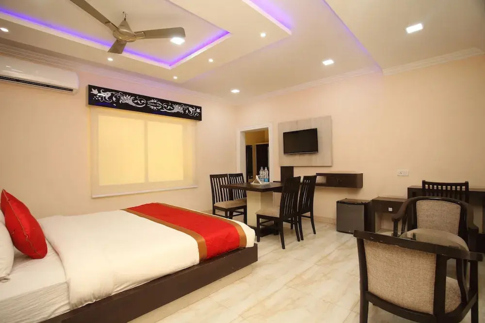 Capital O 494 Hotel Kitchen Hut